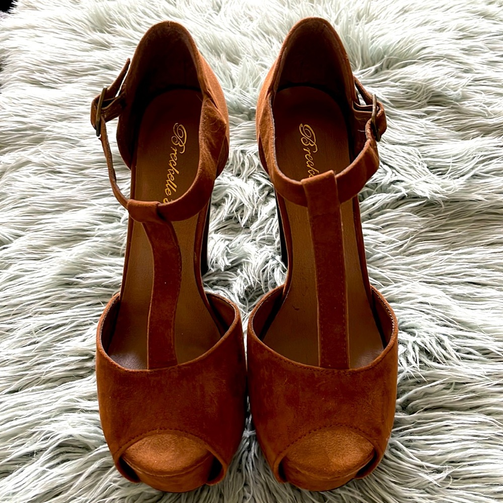 COPY - Breckelle’s Brown Suede Platforms Size 8